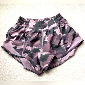 Super cute unique camo Lulu hottie hots. Size 4: seem 2.5.